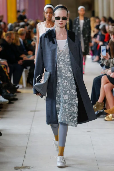 Look 46